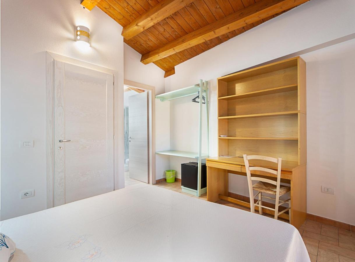 Edomat Bed and Breakfast Monserrato Buitenkant foto